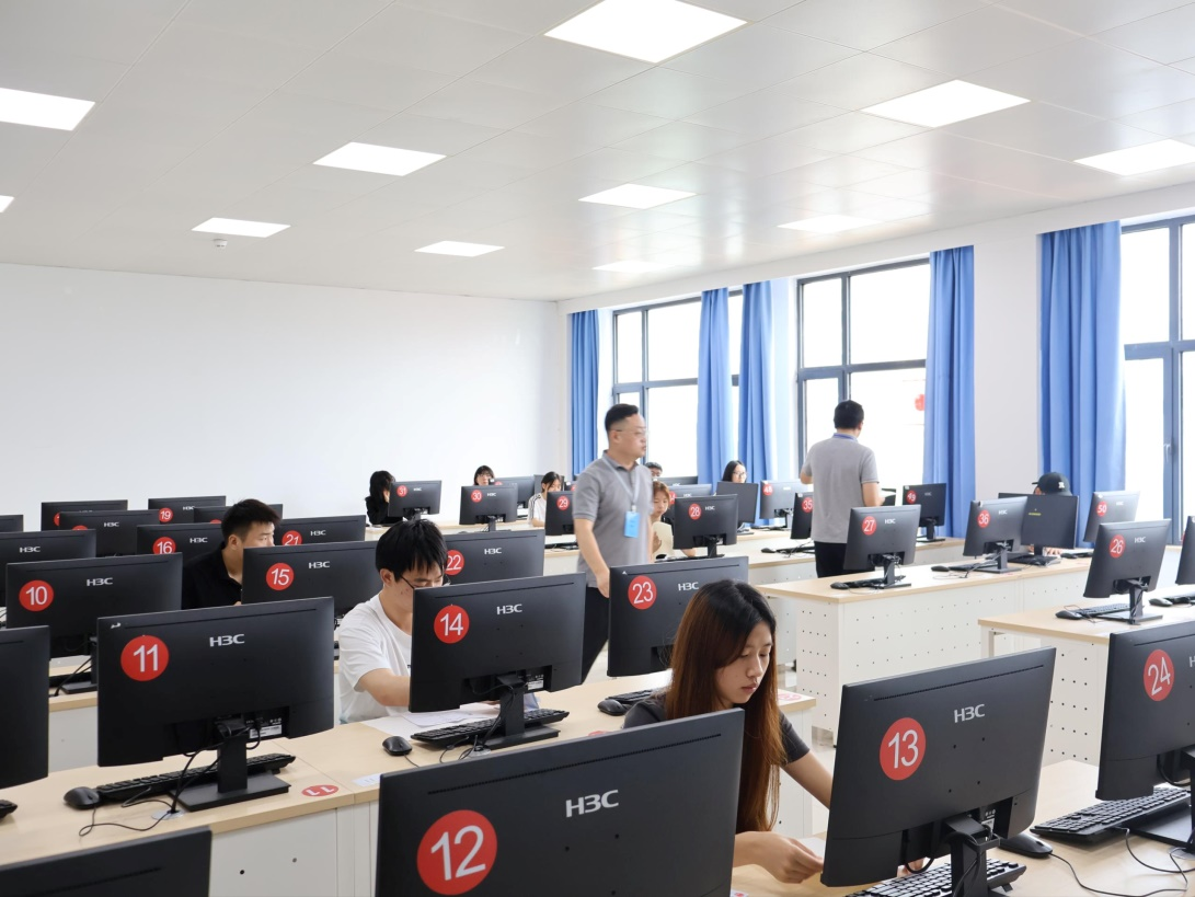 青島市首屆“技能新星”職業(yè)技能大賽物流與貨運(yùn)代理賽項(xiàng)在我校圓滿落幕，信息技術(shù)咨詢賦能賽事創(chuàng)新